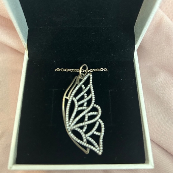 Pandora butterfly necklace - Picture 2 of 3
